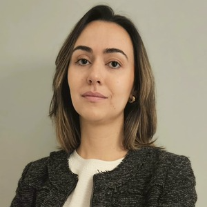 Dr Aline Soares